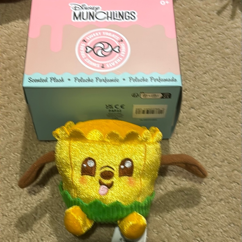 Disney Munchlings Sweet Treats Peanut Butter Chocolate Swirl Cup Pluto Plush